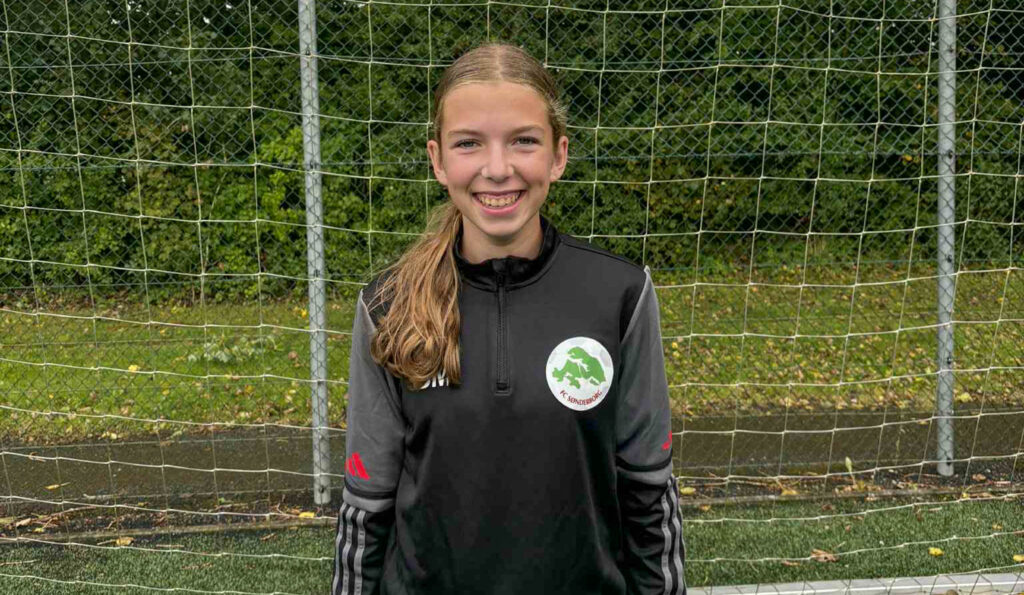 Stor oplevelse venter en lokal fodboldpige