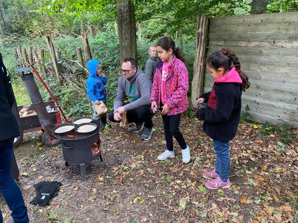 Red Barnet startede efterårsferien i skoven