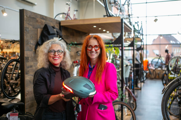Smart hjelm med lys til Park by Mens Cuts Knæk Cancer