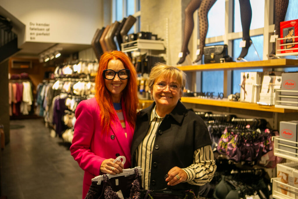 Femina Twizt donerer gavekort til Park by Mens Cuts Knæk Cancer-aften