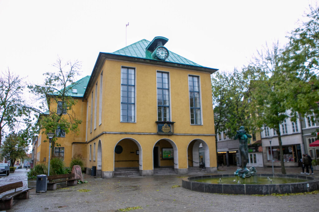 Debat: Vi er de voksne og skal være det gode eksempel