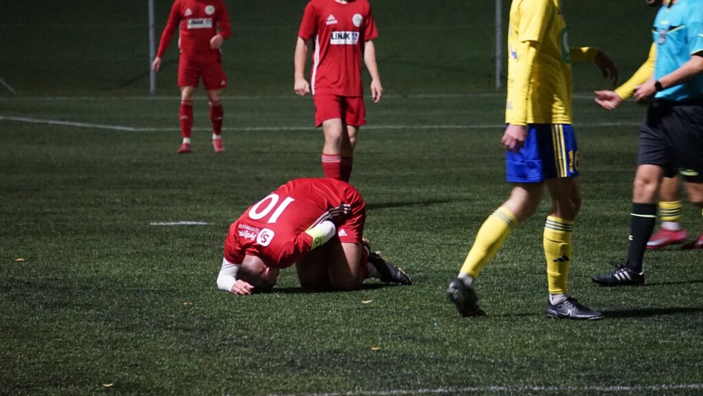 Et intenst lokalopgør i regn og blæst på LINAK Arena