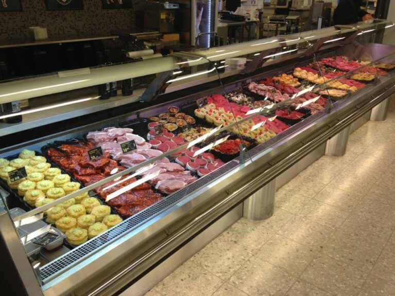 Butiksansatte må gerne bede kunderne om at tale ordentligt