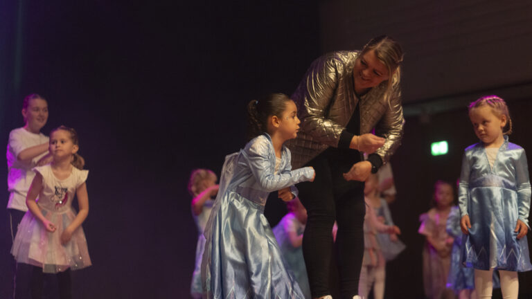 Flotte dansetrin og masser af humør – PS DANCEs danseshow på Alsion