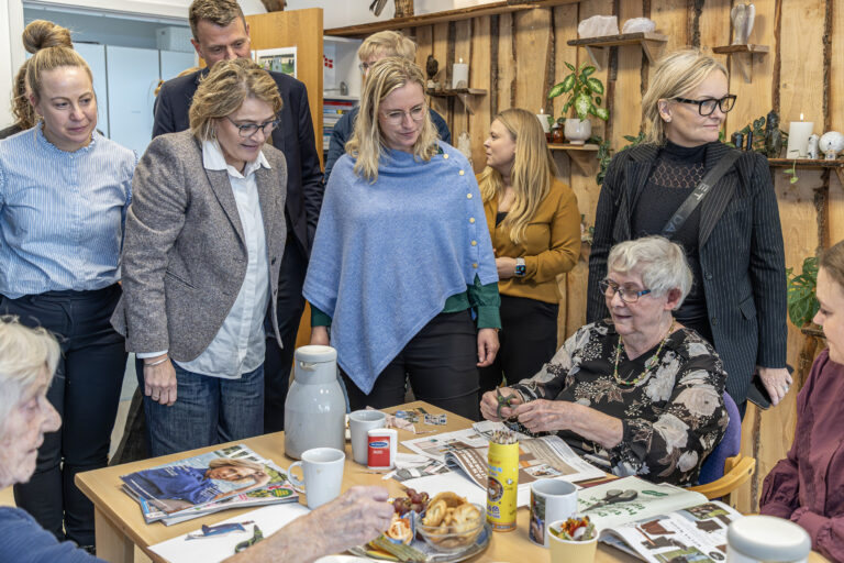 Valgkamp: Ministerbesøg på Dalsmark Plejecenter