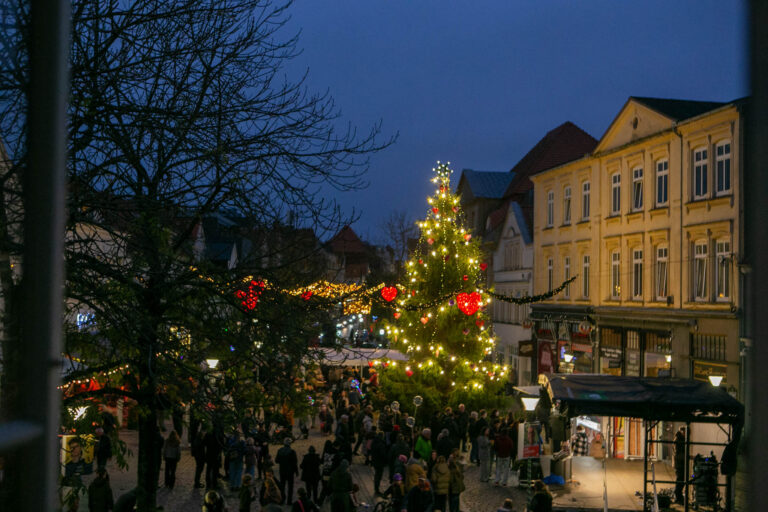 Juletræet er tændt