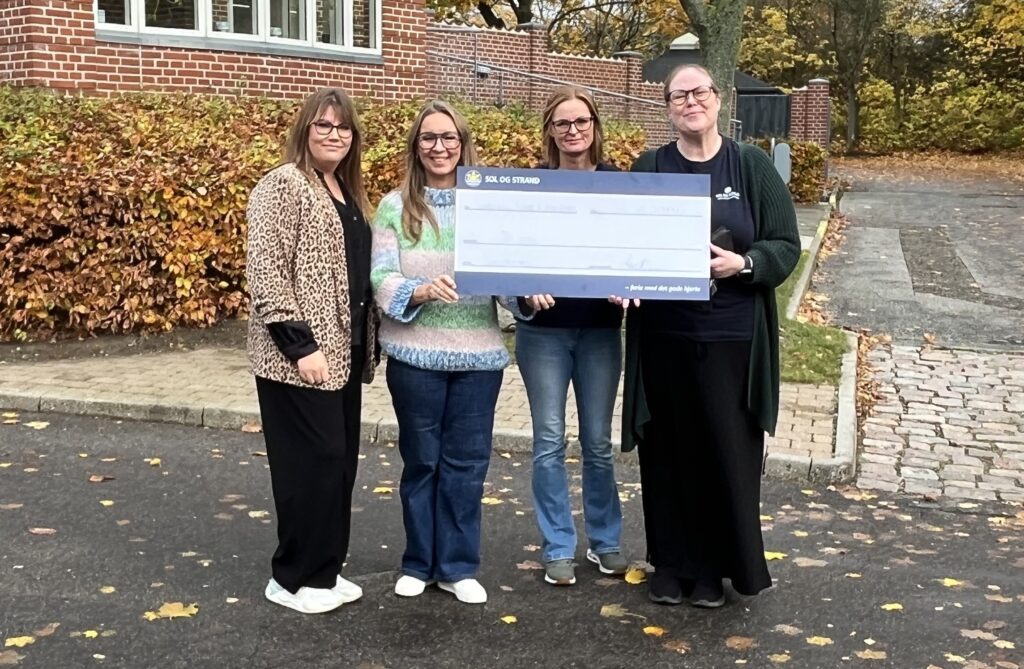 Sol & Strand gav Kvinde- og Krisecentret 20.000 kroner til julen
