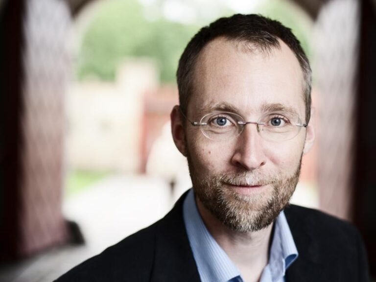 Tom Buk-Swienty besøger biblioteket i Gråsten