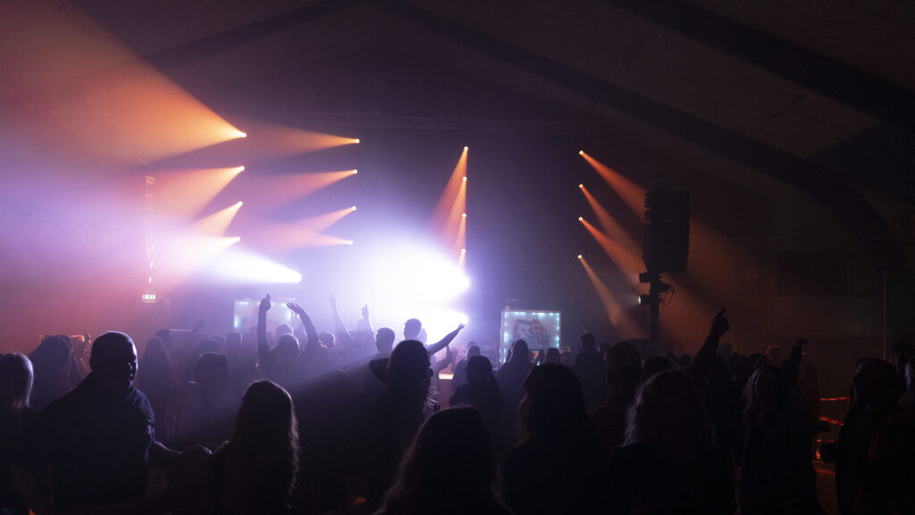 We Are The ’90s og DJ Mitu fyrede den af til ‘bagjulsfest’ på Nordals