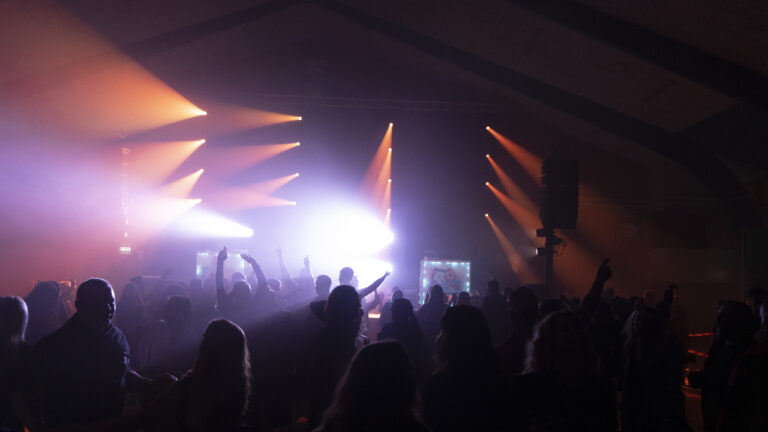 We Are The ’90s og DJ Mitu fyrede den af til ‘bagjulsfest’ på Nordals