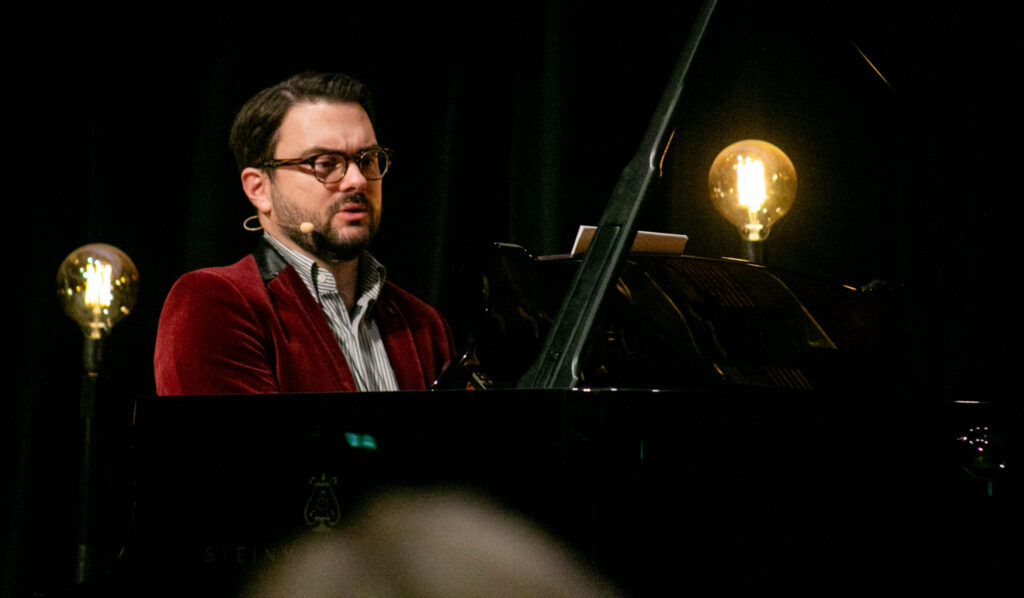 Phillip Faber fortalte muntert om julens sange