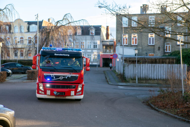 Røg i køkkenet fik brandbil til at rykke ud