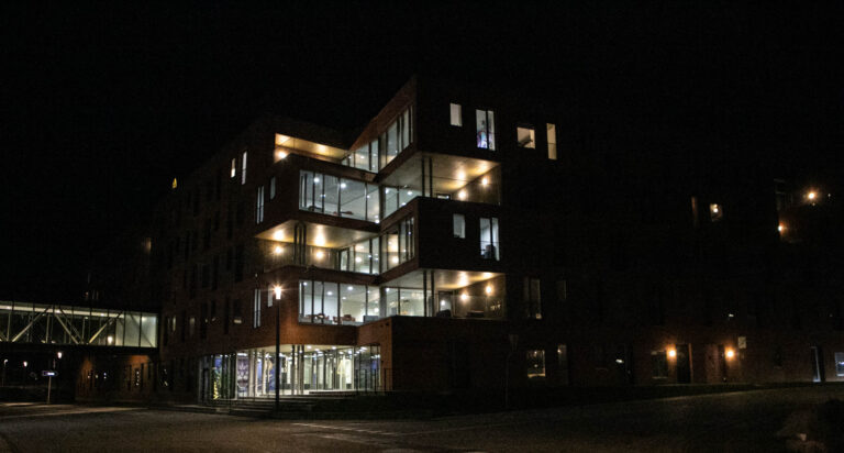 Blå blink kørte til kollegie