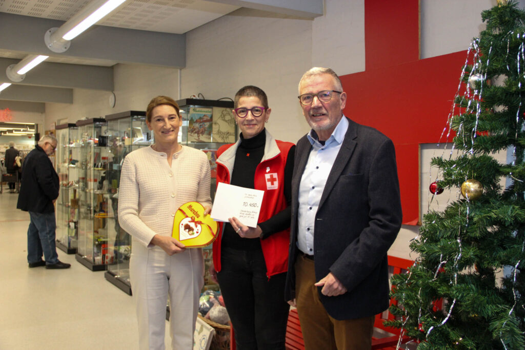 Rotary kom med julehjælp til Dansk Røde Kors