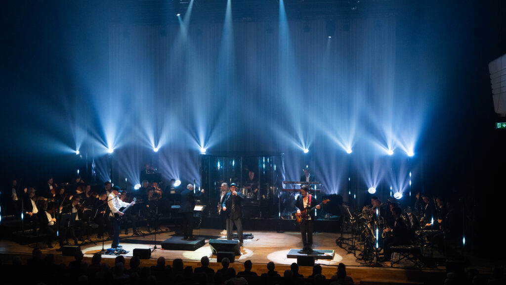 Genhør med Vuffeli-vov, Hvalborg og Fed Rock – Shu-Bi-Dua festede med publikum i en fyldt koncertsal