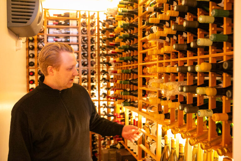 Visselulles Vinbar har fået flot et vinkølerum