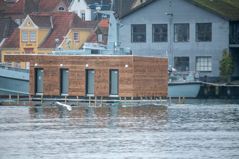 Omklædningsrum på sejltur i Alssund