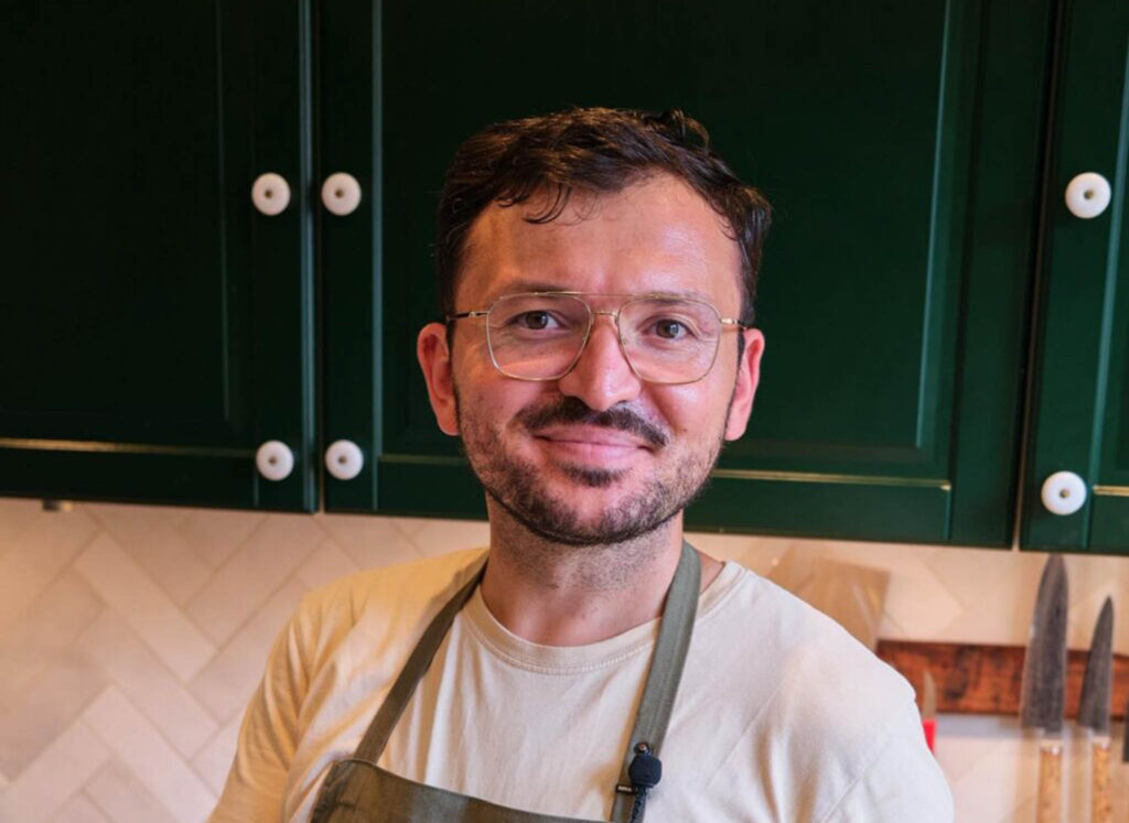 Sergenten: Mette Gassner, Umut Sakarya og Ole Troelsø laver maden