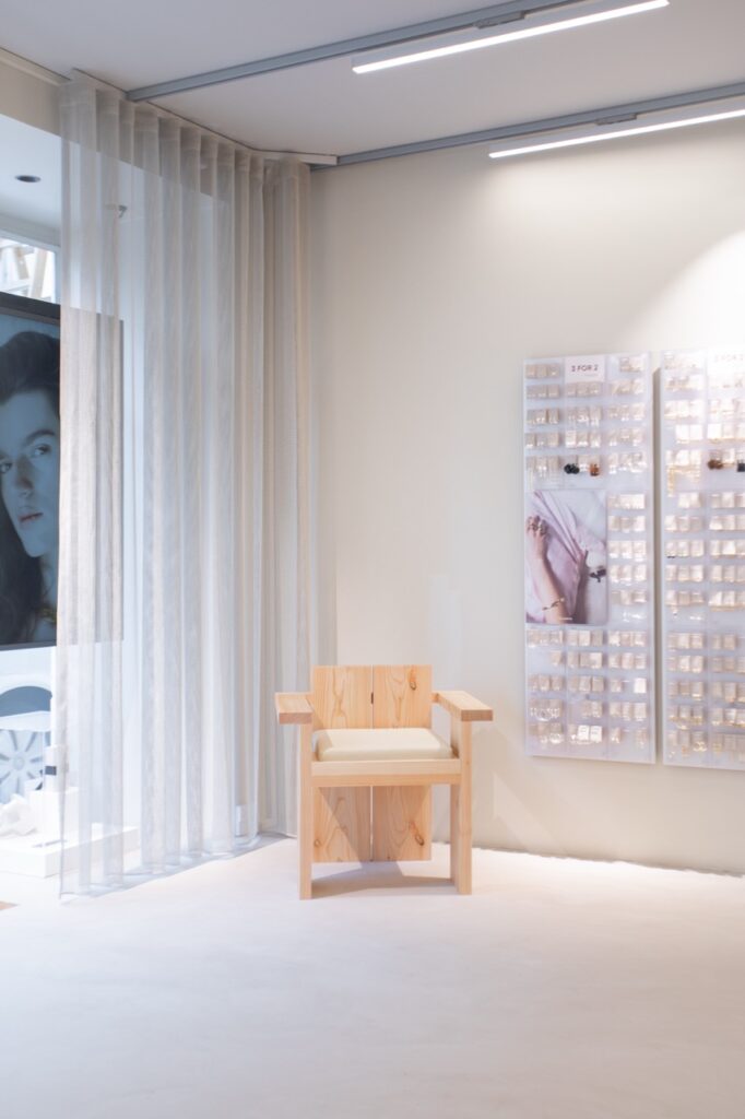 Smykkebrandet Pilgrim flytter snart ind i Borgen