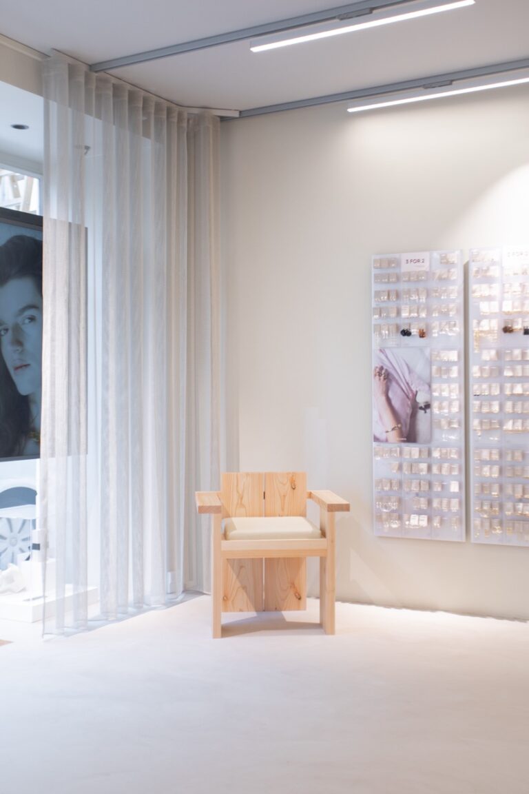 Smykkebrandet Pilgrim flytter snart ind i Borgen