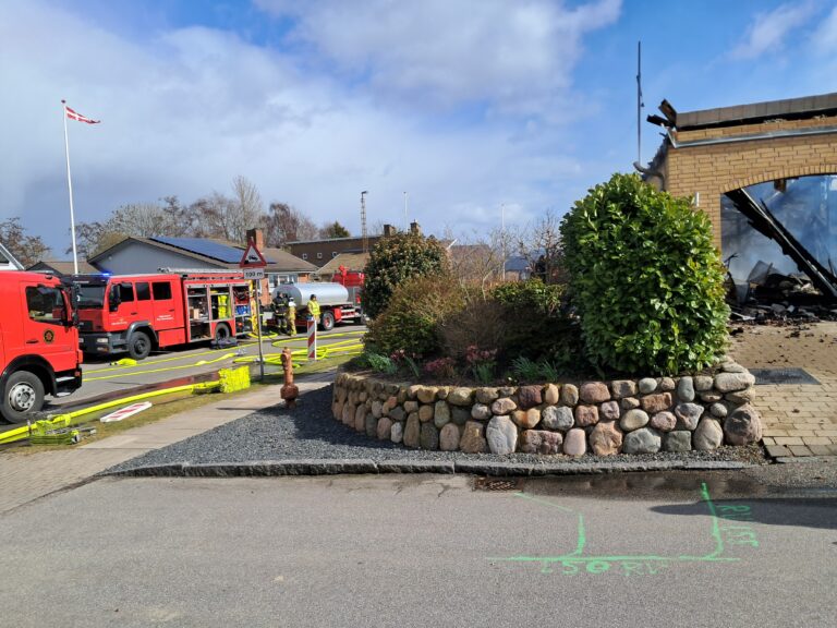 Voldsom brand – hele huset stod i flammer