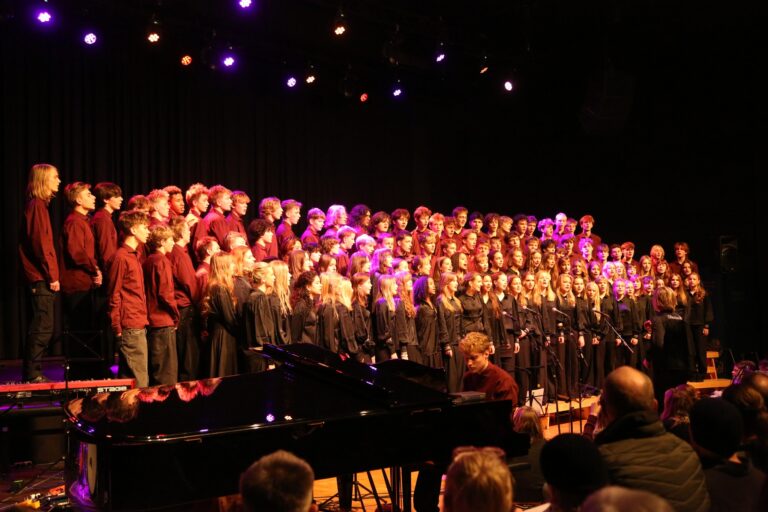 I aften: Landskendt fælleskor fra Ollerup Efterskole synger i Christianskirken