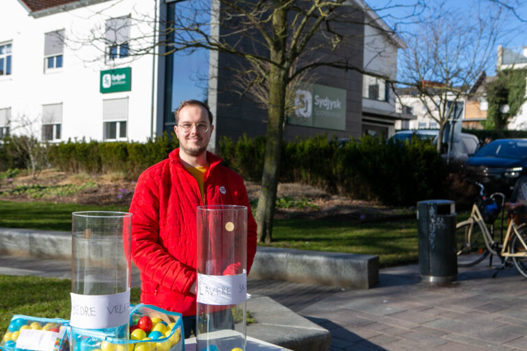 SF deler hveder ud på Perlegade