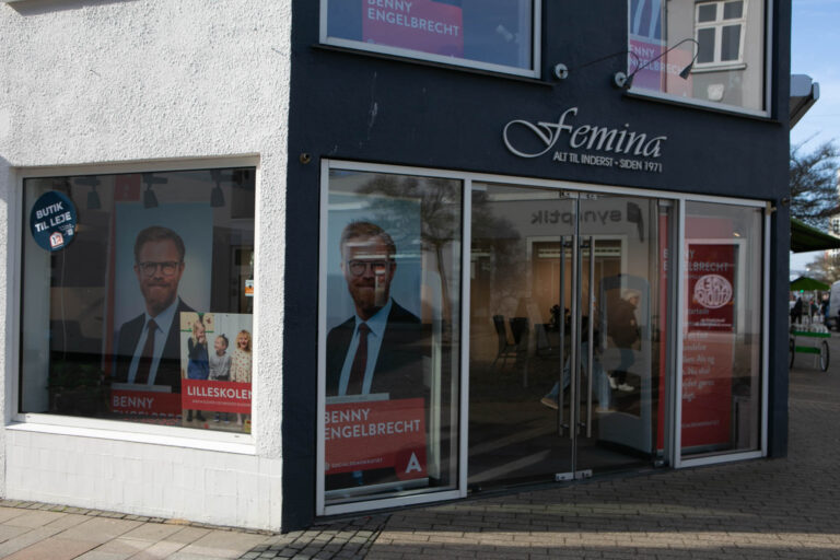 Ministerbesøg i Brobutikken