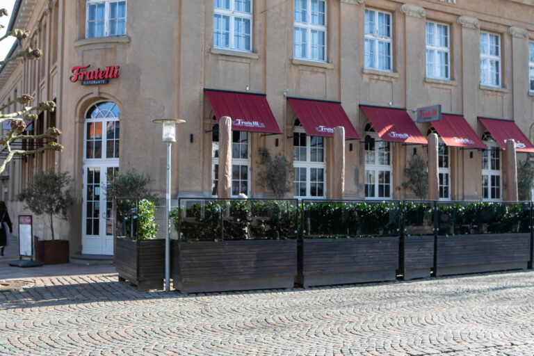 Azra fra Frisørhuset Iris inviterer til afskedsreception