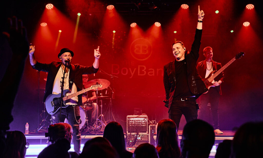 Fest, syng og dans når The Boyband er i byen