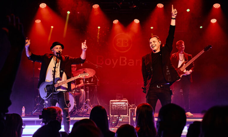 Fest, syng og dans når The Boyband er i byen