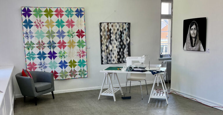 Kunstnerduoen 2 på stoffer udstiller i KunstPunkt