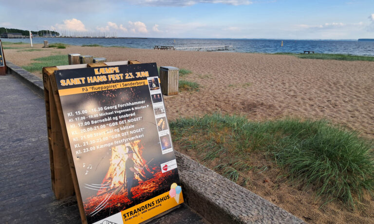 To fester i sandet ved Strandens Ishus