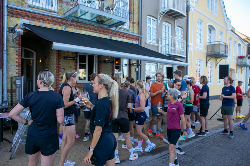 Løbere skålede på Visselulles Vinbar fredag morgen