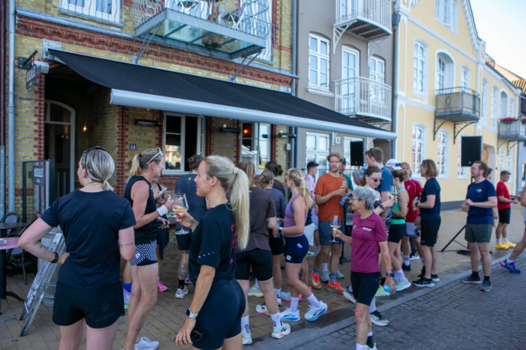 Løbere skålede på Visselulles Vinbar fredag morgen