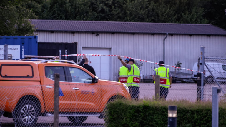 Nu er afspærringen ved lagerbygning på Kærvej ophævet