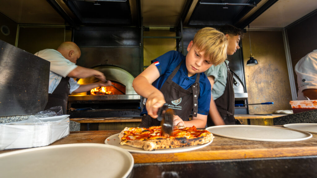 Torsdag stod den både på fodbold og pizza