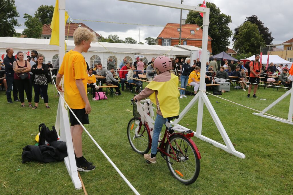 YouTube-duoen Alex & Nellie på scenen i Børneland