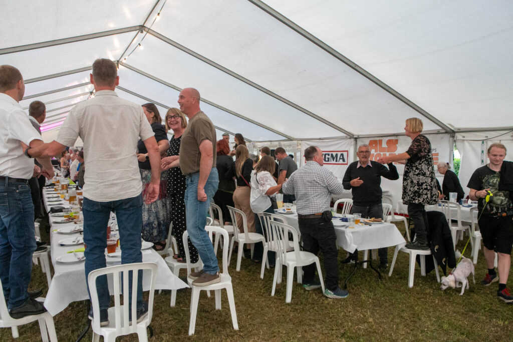 Festlig ringriderfrokost i Guderup
