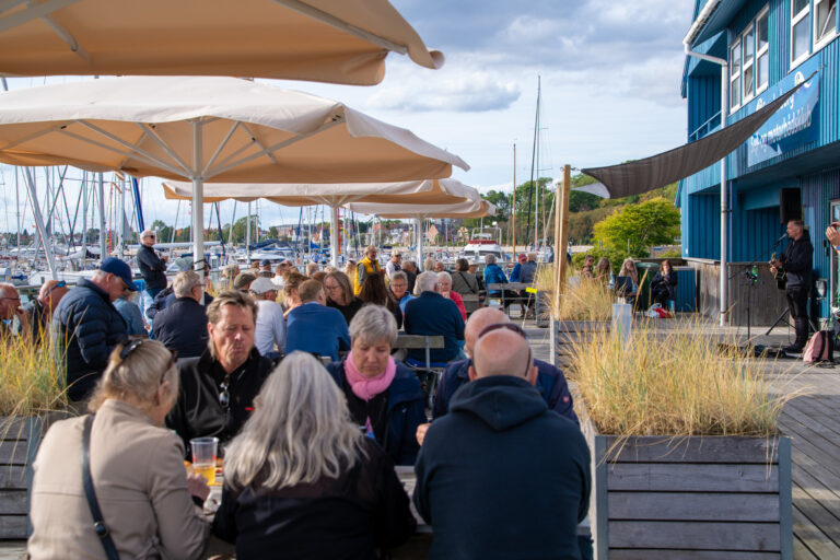 Musik på lystbådehavnen – Sommeraftenskoncert med Michael Vogensen
