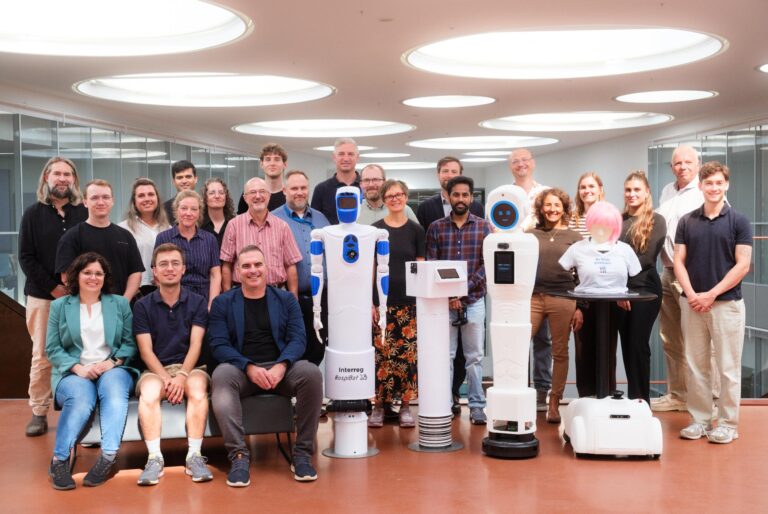 Ny hospitalsrobot tager imod patienter og viser dem vej