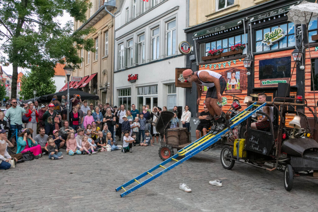Festligt gadeteater