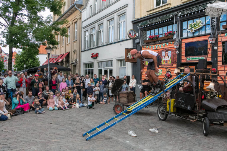 Festligt gadeteater