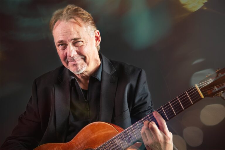 Oplev guitarvirtuos Kaare Norge i flot varieret koncert