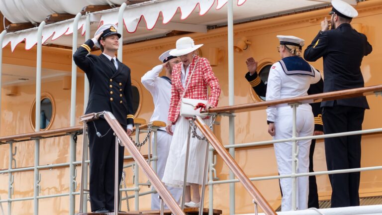 Dronning Margrethe er blevet indlagt på Rigshospitalet