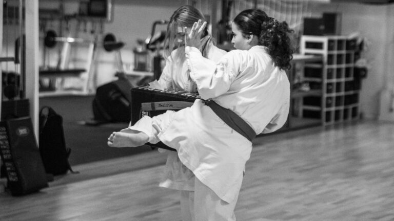 Børn lærer disciplin hos Ashihara-Karate