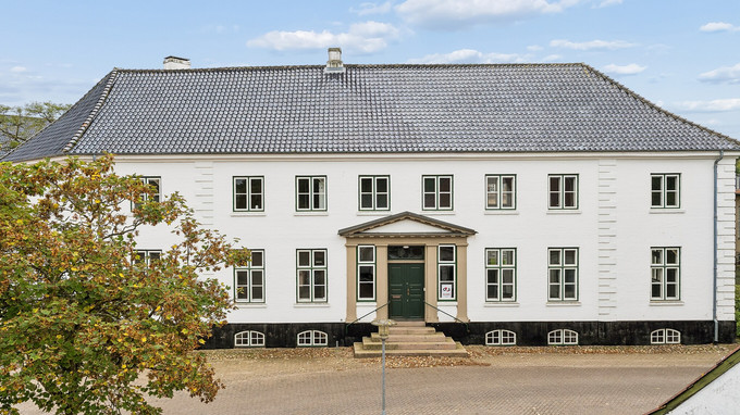 Fredet kavalerbygning ved Augustenborg Slot er til salg